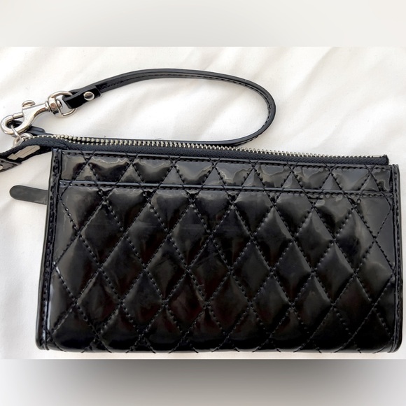 COACH POPPY LIQUID GLOSS ZIPPY WRISTLET #48161 Black NWT - Picture 2 of 5